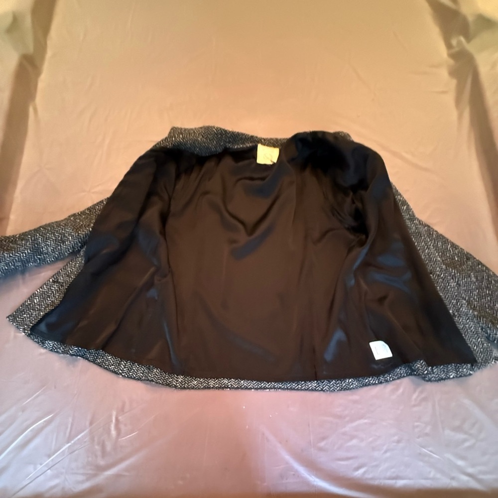 St John Couture Black/Gold Women's Tweed Button Jacket Blazer Size Medium $895 - Picture 4 of 11